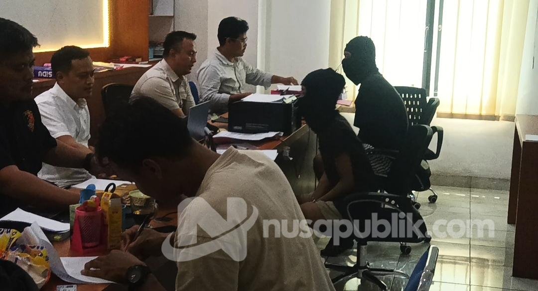 Photo.Dua pelaku dugaan penganiayaan dan percobaan perampokan di Toko Rumah Matahari Ayu