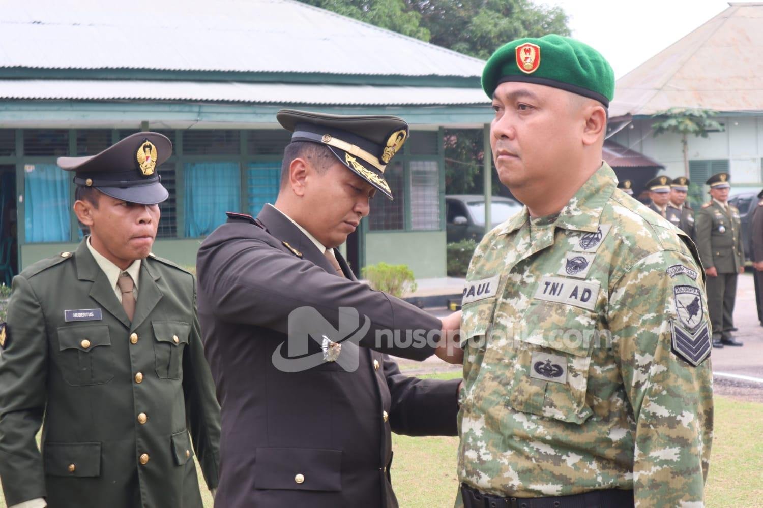 Photo.sebanyak 57 personil Kodim 1204/Sanggau menerima kenaikan pangkat